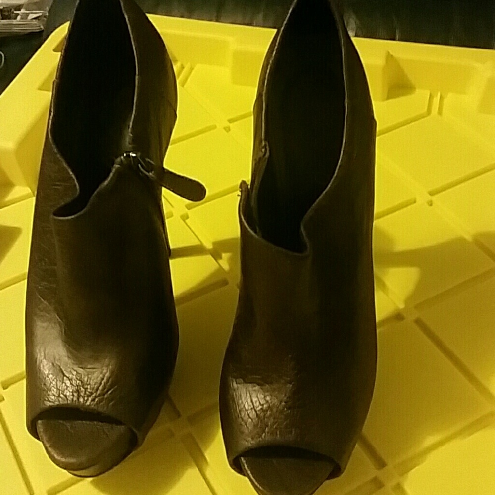 Boutique 9 Peep Toe Heels